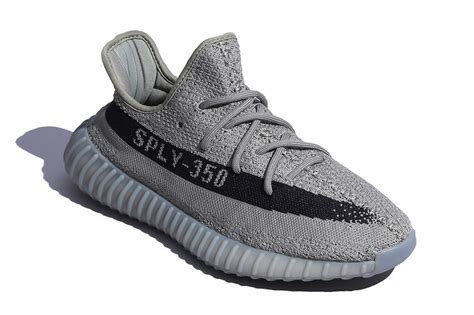 购买和出售 Yeezy 拖鞋和凉鞋 